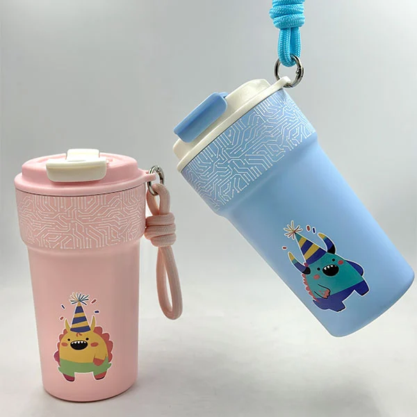 Bottiglia d'acqua isolata per bambini cartoni animati