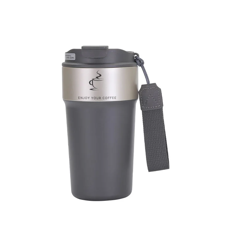 Tazza di caffè con coperchio