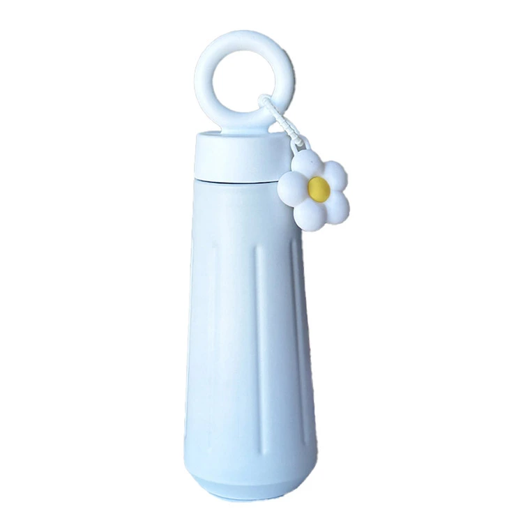 Bottiglia d'acqua isolata