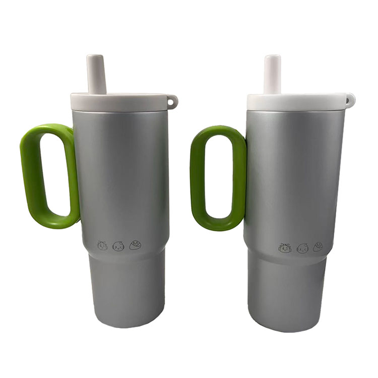 Tazza da viaggio oversize con manico e coperchio