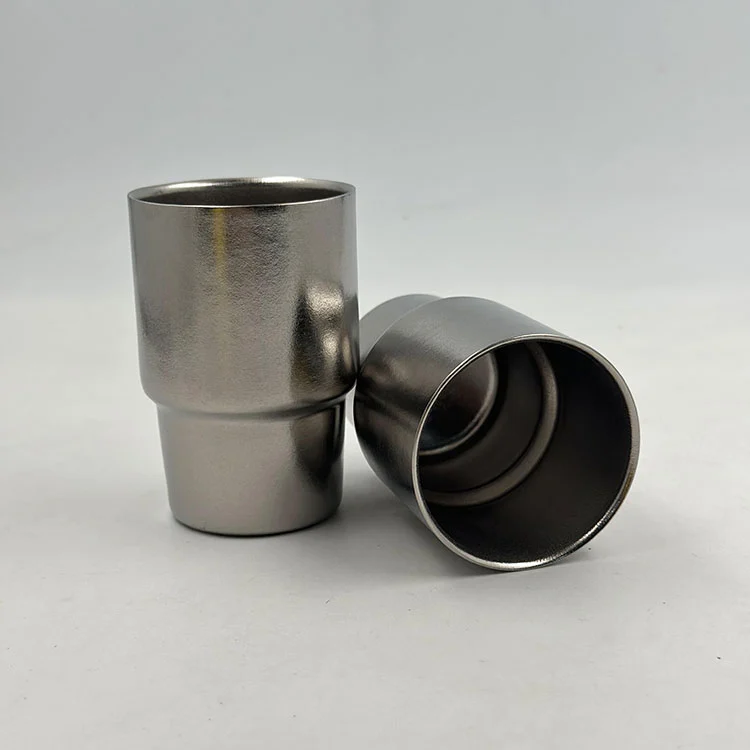 Tazza di vino in titanio